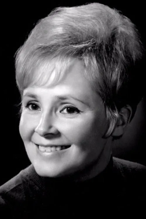 Ève Gagnier interpretando a 