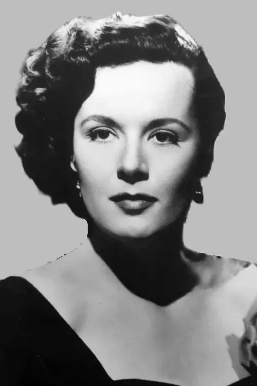 Eve Miller interpretando a Cora Marshall