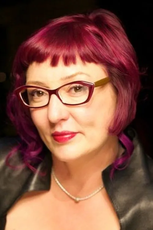 Eve Minax interpretando a