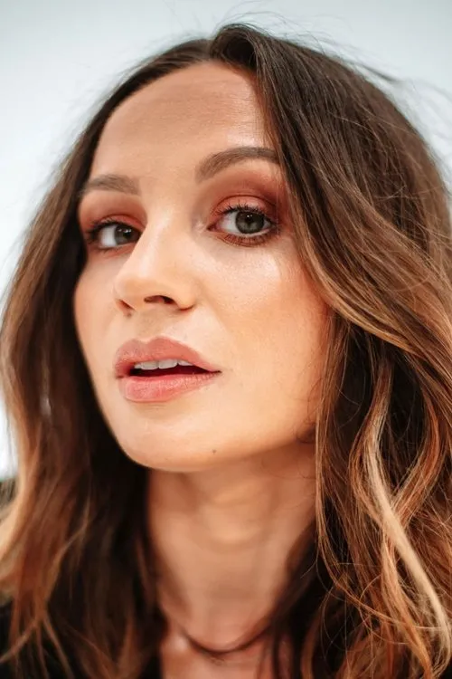 Eve Palmer — personaje: Ellie