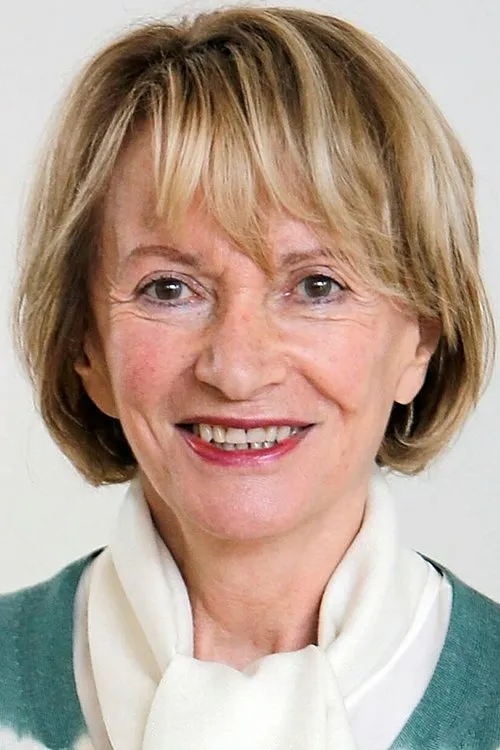 Ève Ruggieri interpretando a Baroness Duverger