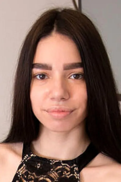 Evelyn interpretando a