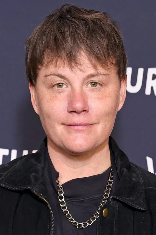 Ever Mainard interpretando a Regular Helen