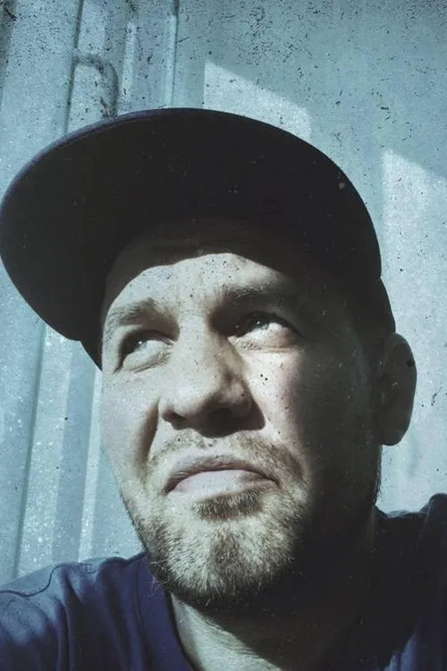 Evgen Bushmakin interpretando a