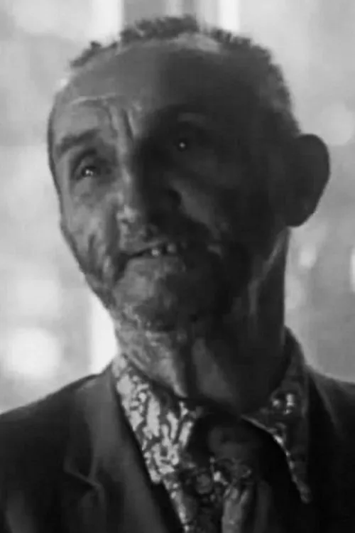 Evgeniy Seryakov interpretando a Rabotnik pochty