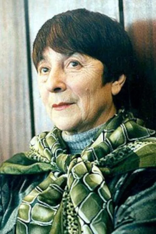 Evgeniya Tudorashku interpretando a Mother of Laur Balaur