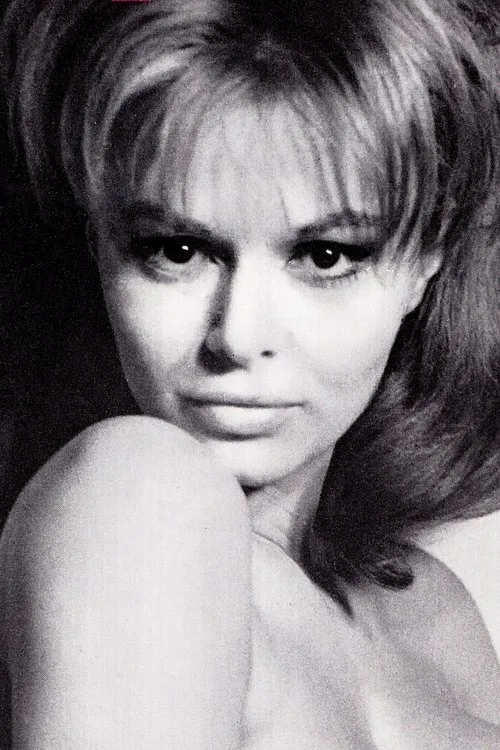 Evi Marandi interpretando a Tiona