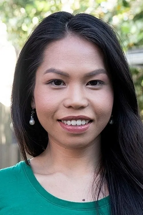 Evie Ling interpretando a 