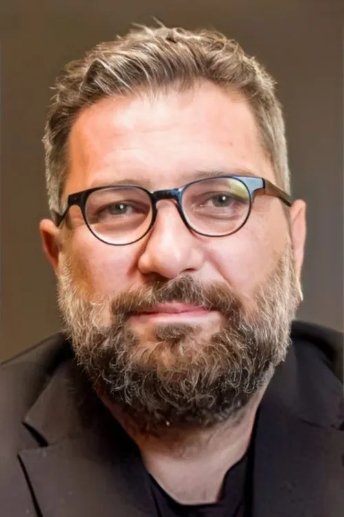 Tolga Evren ha trabajado con Evren Bingöl en 2 ocasiones