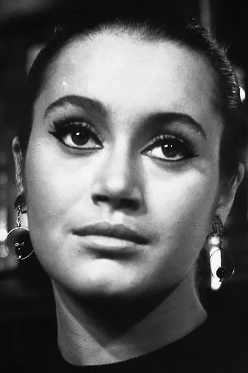 Ewa Pokas interpretando a Irena