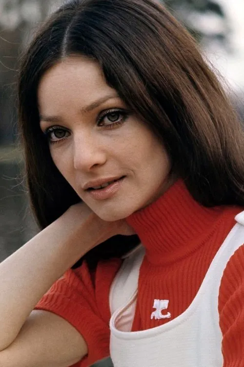 Ewa Swann interpretando a Ilona