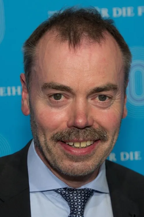 Ewald Grothe interpretando a Self