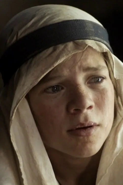 Ewan Beattie interpretando a Steve