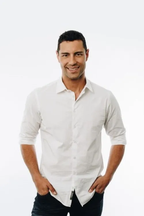Ewan Strydom — personaje: Presenter