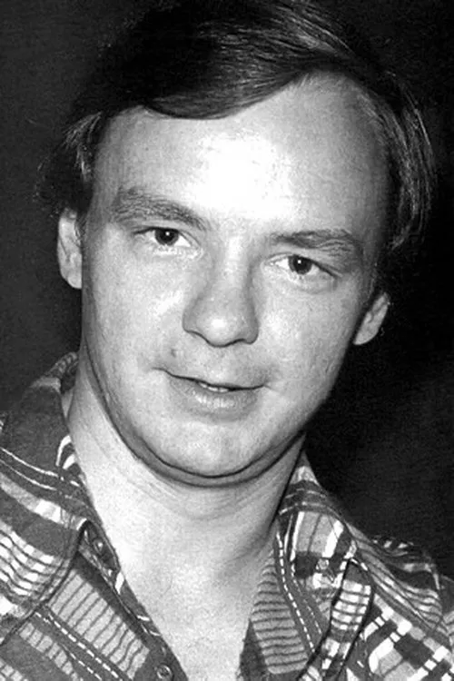 Ewerton de Castro interpretando a Agostinho