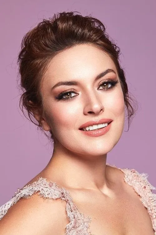 Berrak Tüzünataç ha trabajado con Ezgi Mola en 2 ocasiones