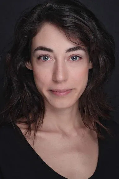 Ezgi Sözmen interpretando a Nurgül