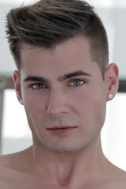 Charlie Keller ha trabajado con Ezra Gibson en 4 ocasiones