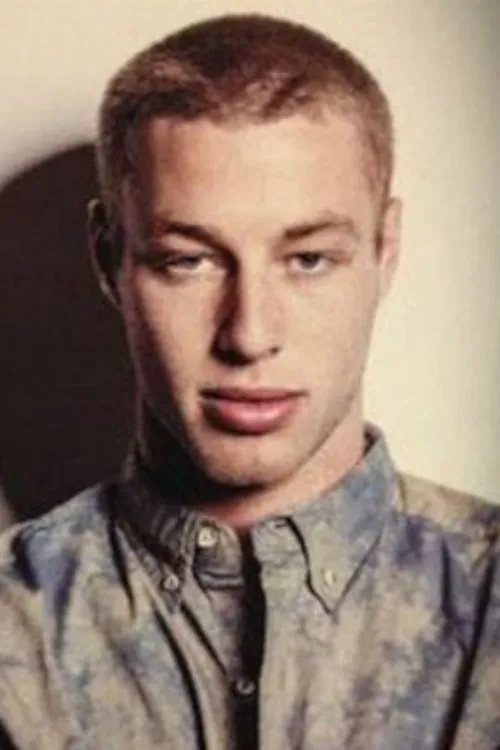 Brett Ravage ha trabajado con Ezra Grey en 3 ocasiones