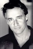 Tom Tate ha trabajado con Faber Dewar en 1 ocasiones