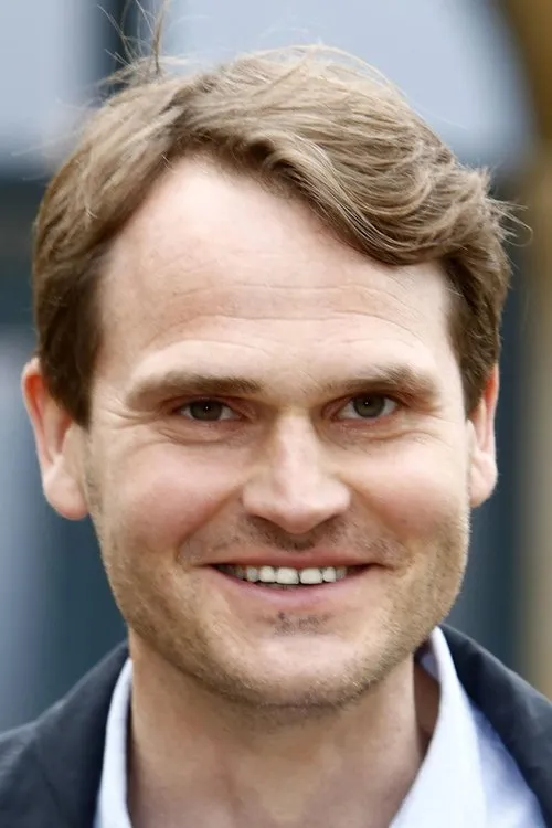 Fabian Hinrichs interpretando a Holger Gersch