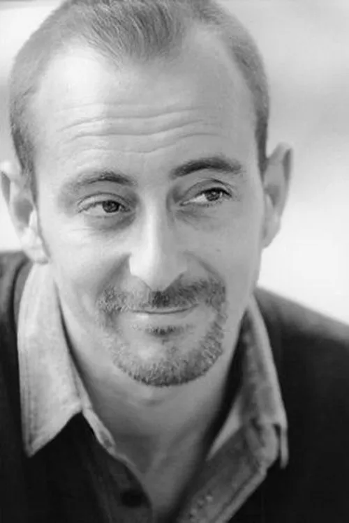 Fabio Camilli interpretando a 