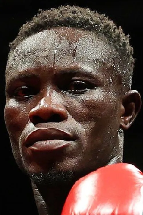 Fadhili Majiha interpretando a Self