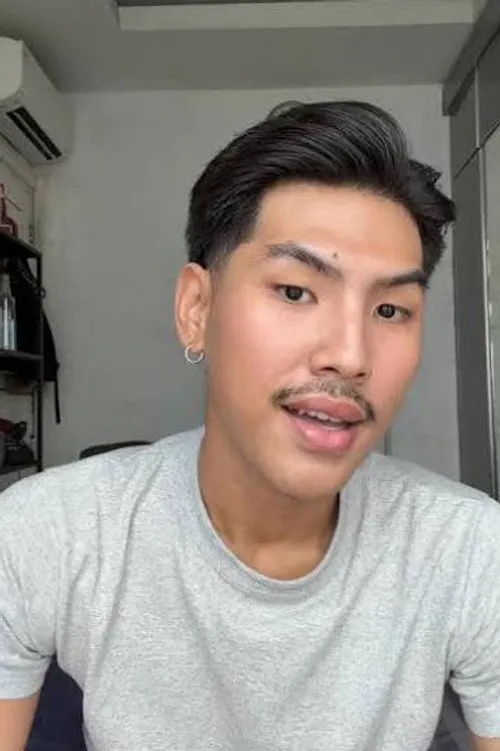 Fadlan Holao interpretando a Yoyo