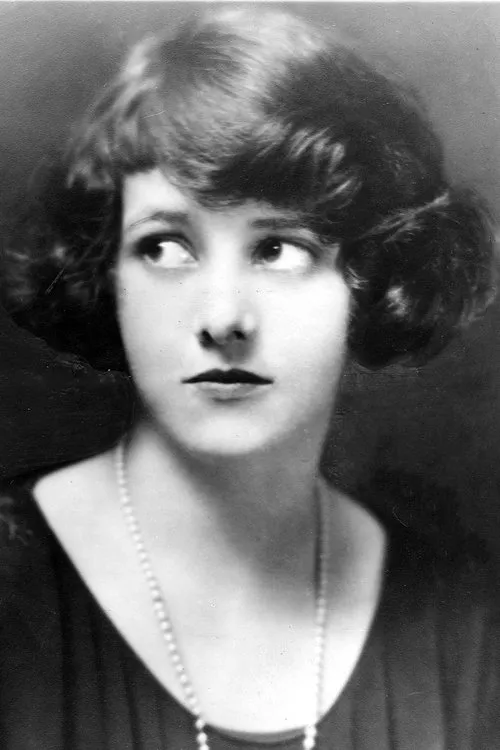 Faire Binney interpretando a Linda Hyde