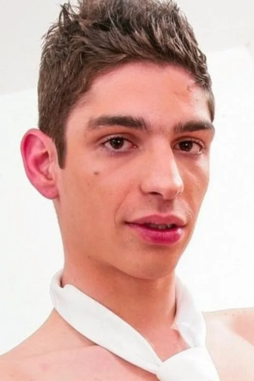 Falco White interpretando a 