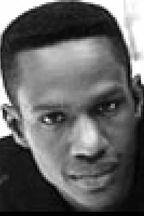 Falconer Abraham interpretando a Daryl Chambers