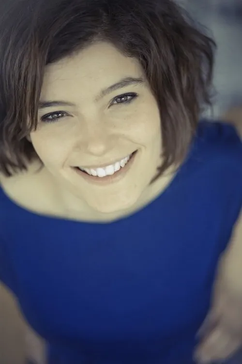 Fanny Dumont interpretando a Irène Curie