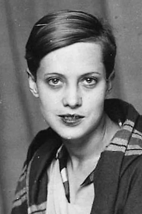 Fano Messan interpretando a Hermaphrodite (uncredited)