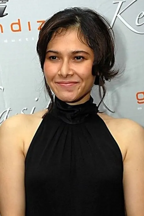 Farah Diana interpretando a Lestari