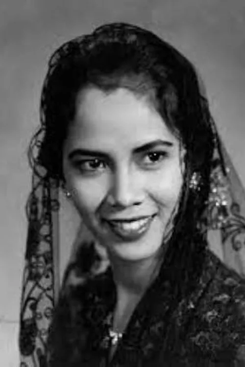 Farida Arriany interpretando a Latifah