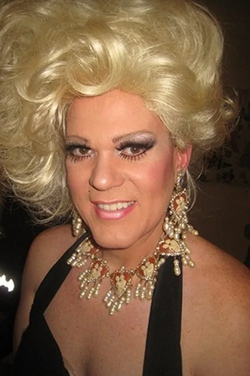 Farrah Moans en su biografía y filmografía