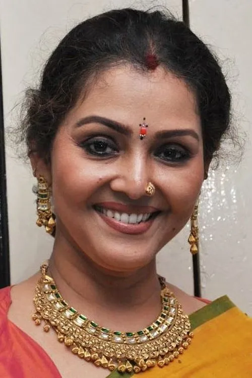 Fathima Babu interpretando a Maragadham