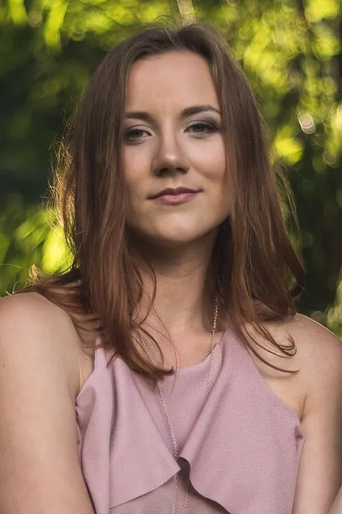 Fatme Helge Leevald interpretando a Veronica