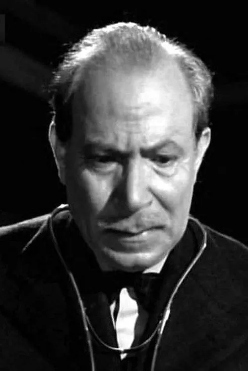 Fattoh Nashaty interpretando a The Doctor