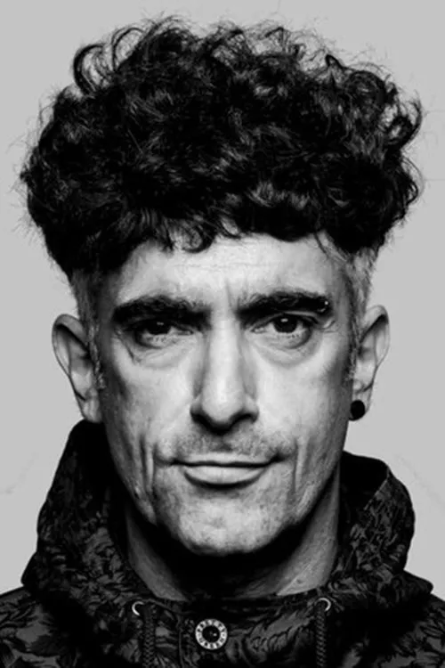 Favio Posca interpretando a Salvador Rosi