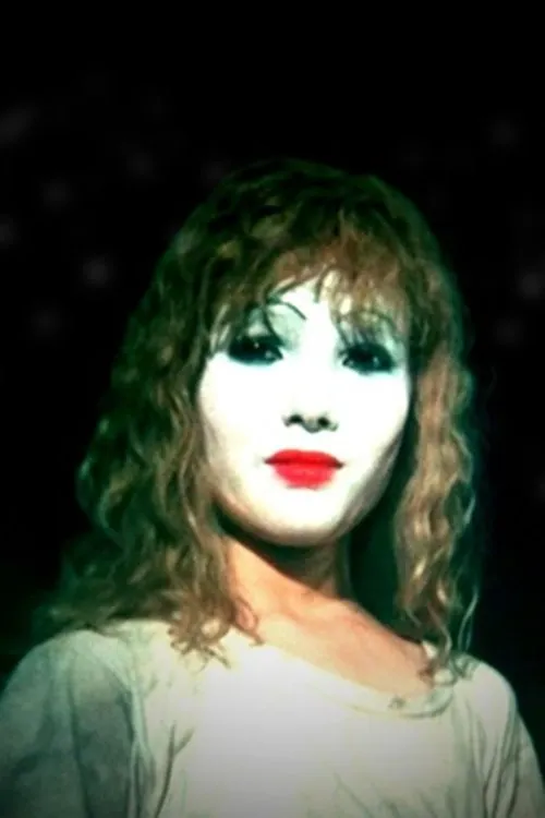 Faviola Elenka Tapia interpretando a Herself