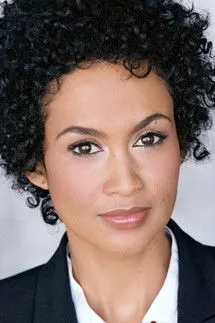 Faye Peters interpretando a Kirsty