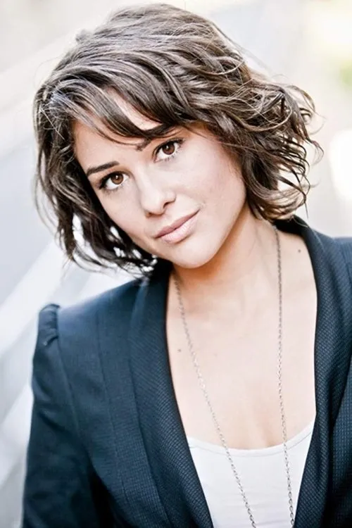 Faye Smythe interpretando a Karen