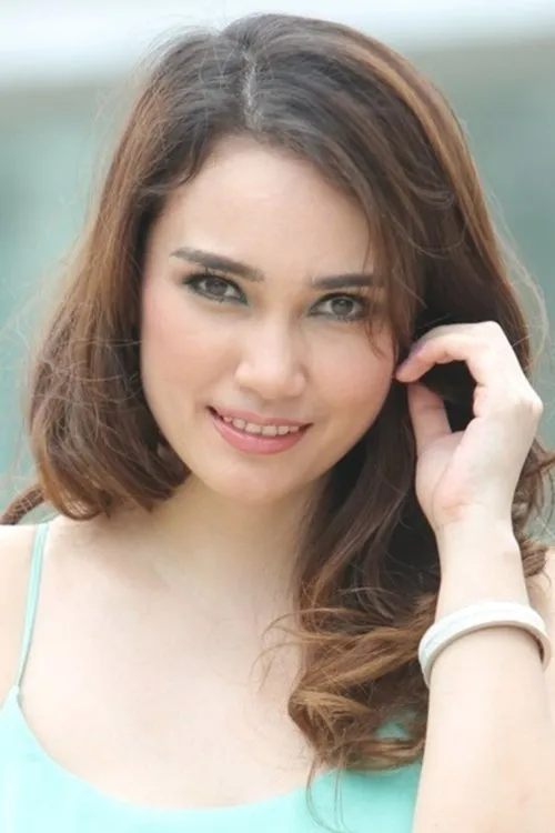 Feby Febiola en su biografía y filmografía