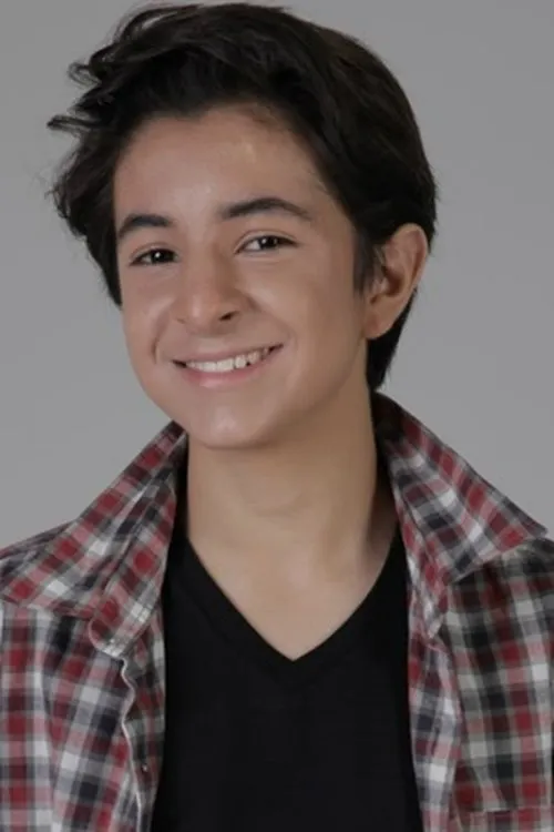 Felipe Volpato interpretando a Mateus Jardim