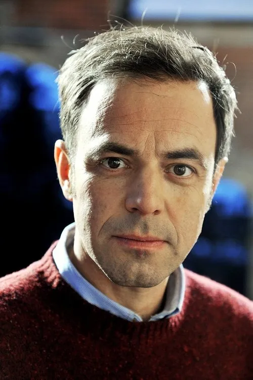 Felix Eitner interpretando a Alexander Raubold