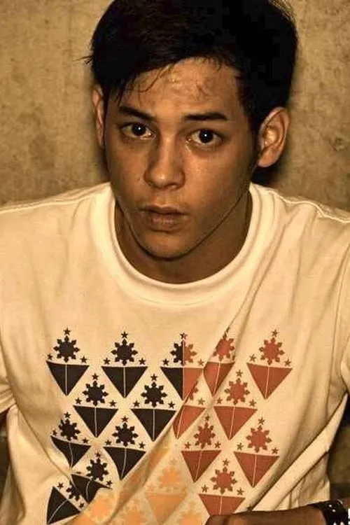 Felix Roco interpretando a 