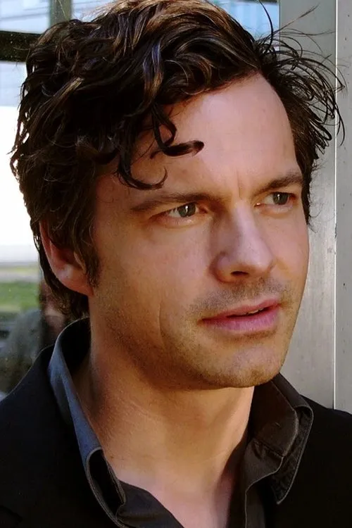 Felix Theissen interpretando a Helmut