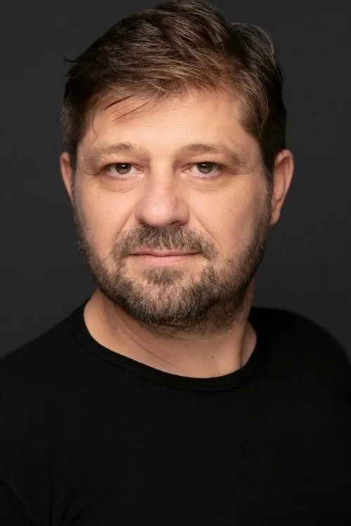 Fercan Bay interpretando a