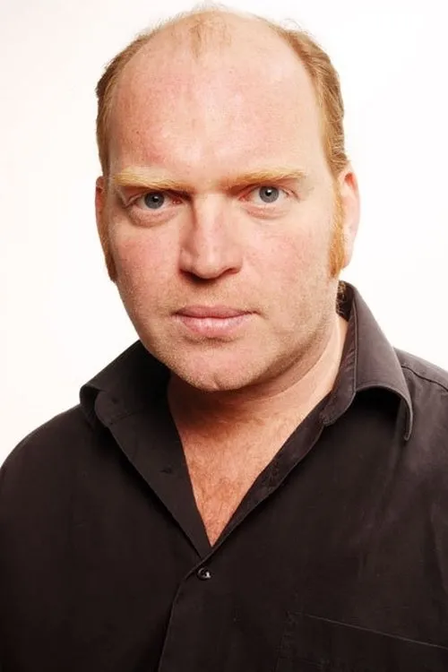 Ferdinand Dörfler interpretando a Klaus